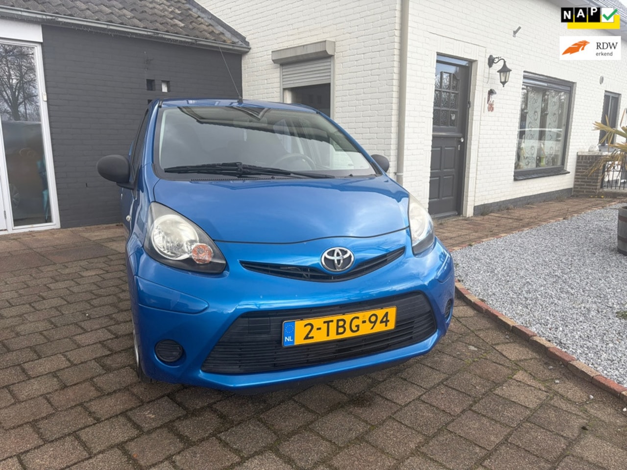Toyota Aygo - 1.0 VVT-i Now 1e Eigenaar, Dealer onderhouden, Nieuwe APK, 5 deurs - AutoWereld.nl