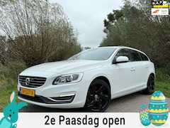 Volvo V60 - 2.4 D5 Twin Engine Special Edition Automaat / Leder / 18" Velgen / Navi / Clima / Stoelver