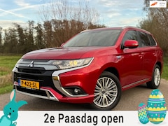 Mitsubishi Outlander - 2.4 PHEV Intense+ Automaat / Camera / Leder-Alcantara / Navi / 18" Velgen / Clima / PDC /