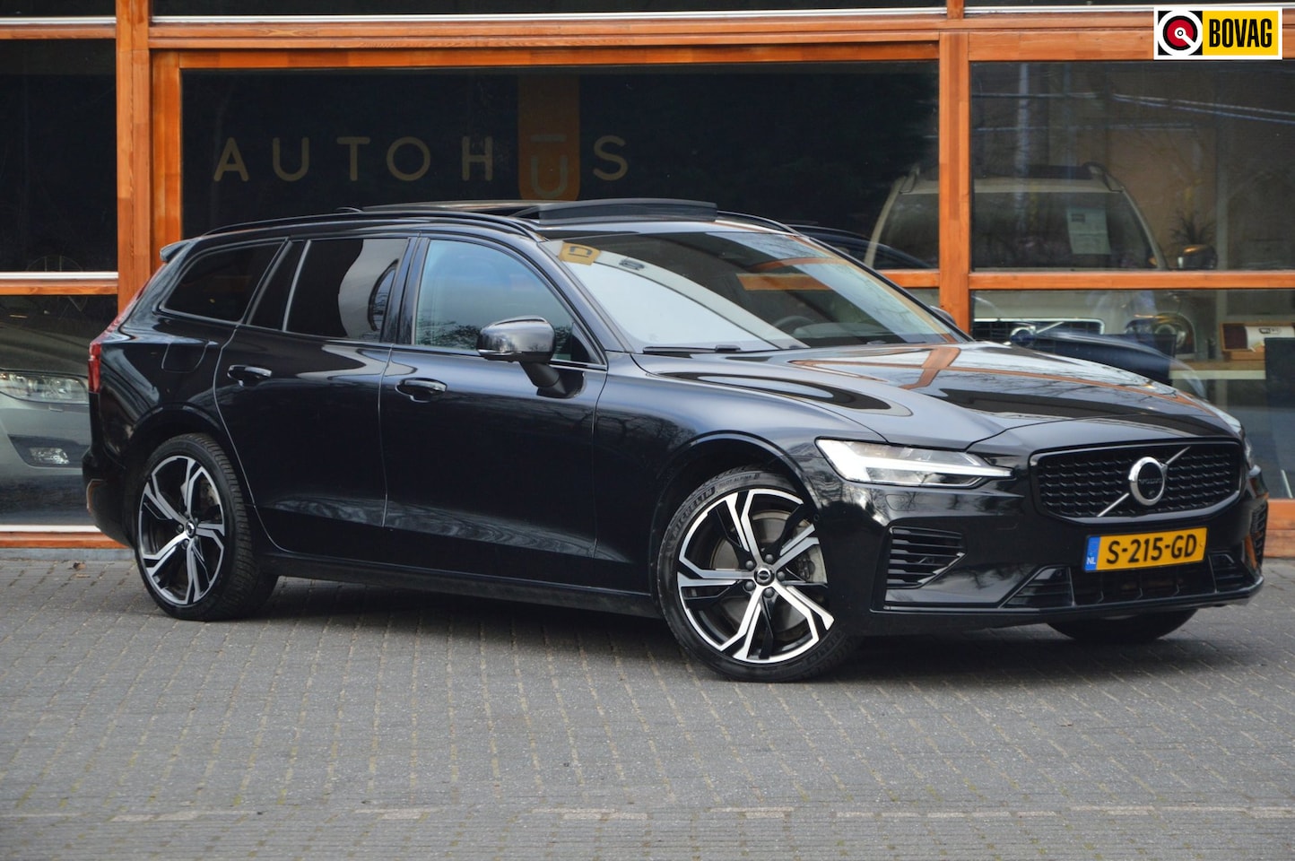 Volvo V60 - T6 Hybride Ultimate Dark Long Range | Bowers & Wilkins | Head-Up Display | Panoramadak | S - AutoWereld.nl