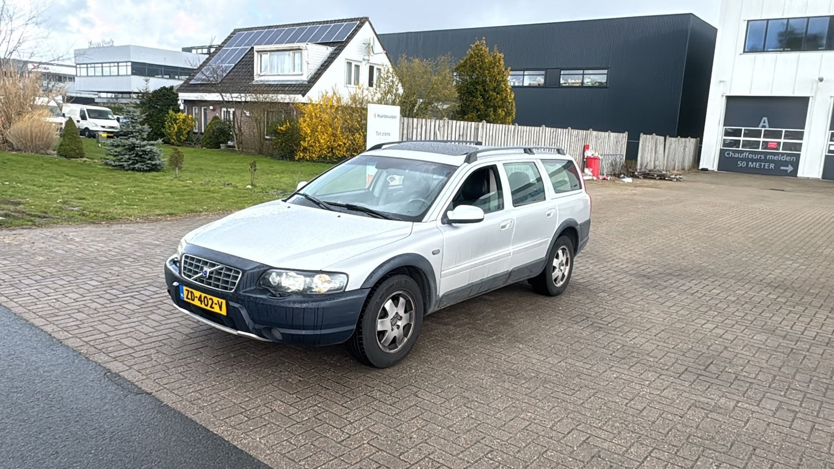 Volvo XC70 - 2.4 D5 Comfort Line AUTOMAAT GRIJS 2002 - AutoWereld.nl