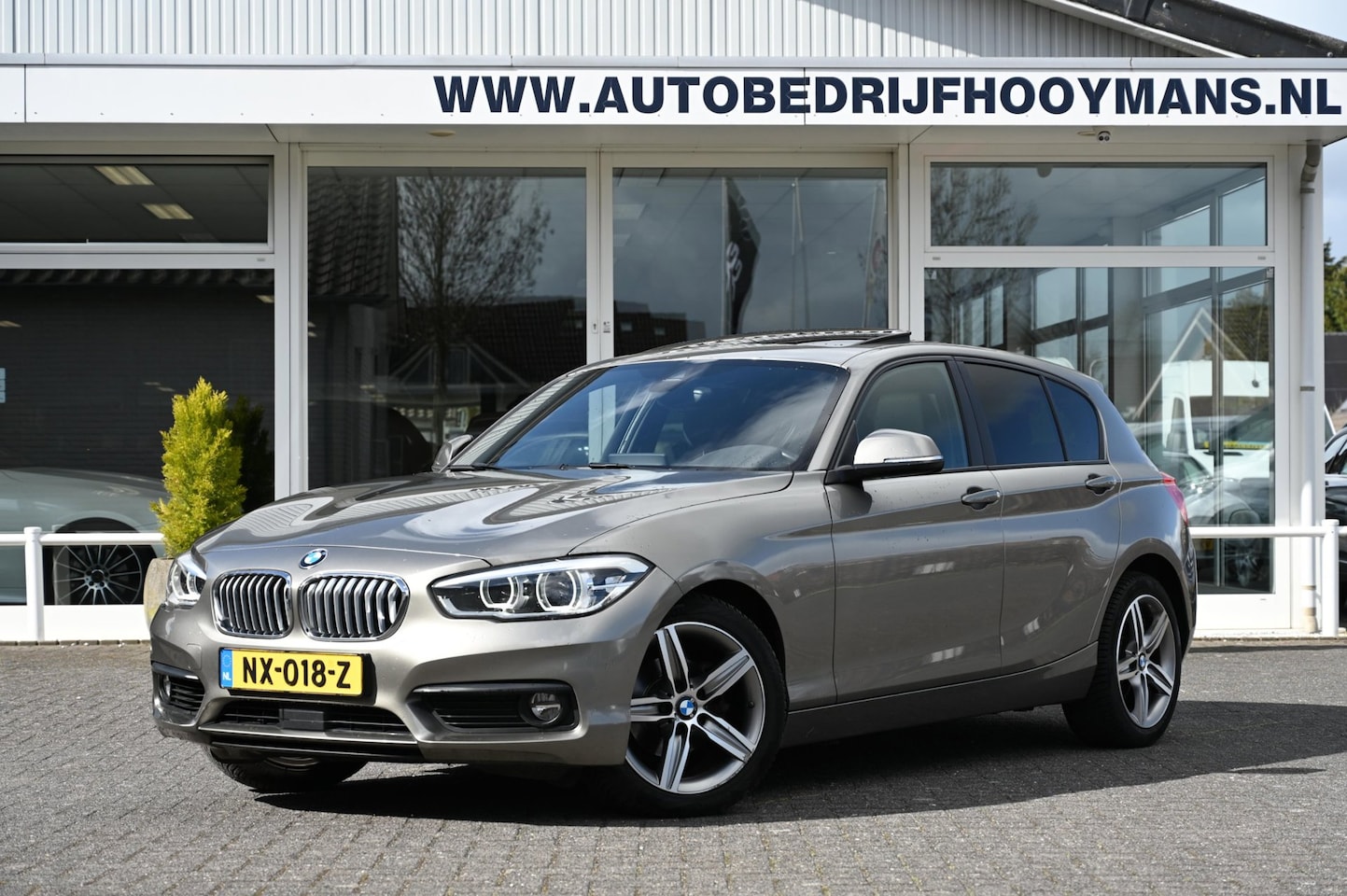 BMW 1-serie - 118i Automaat High Executive Adaptieve Cruisecontrol Schuifdak - AutoWereld.nl
