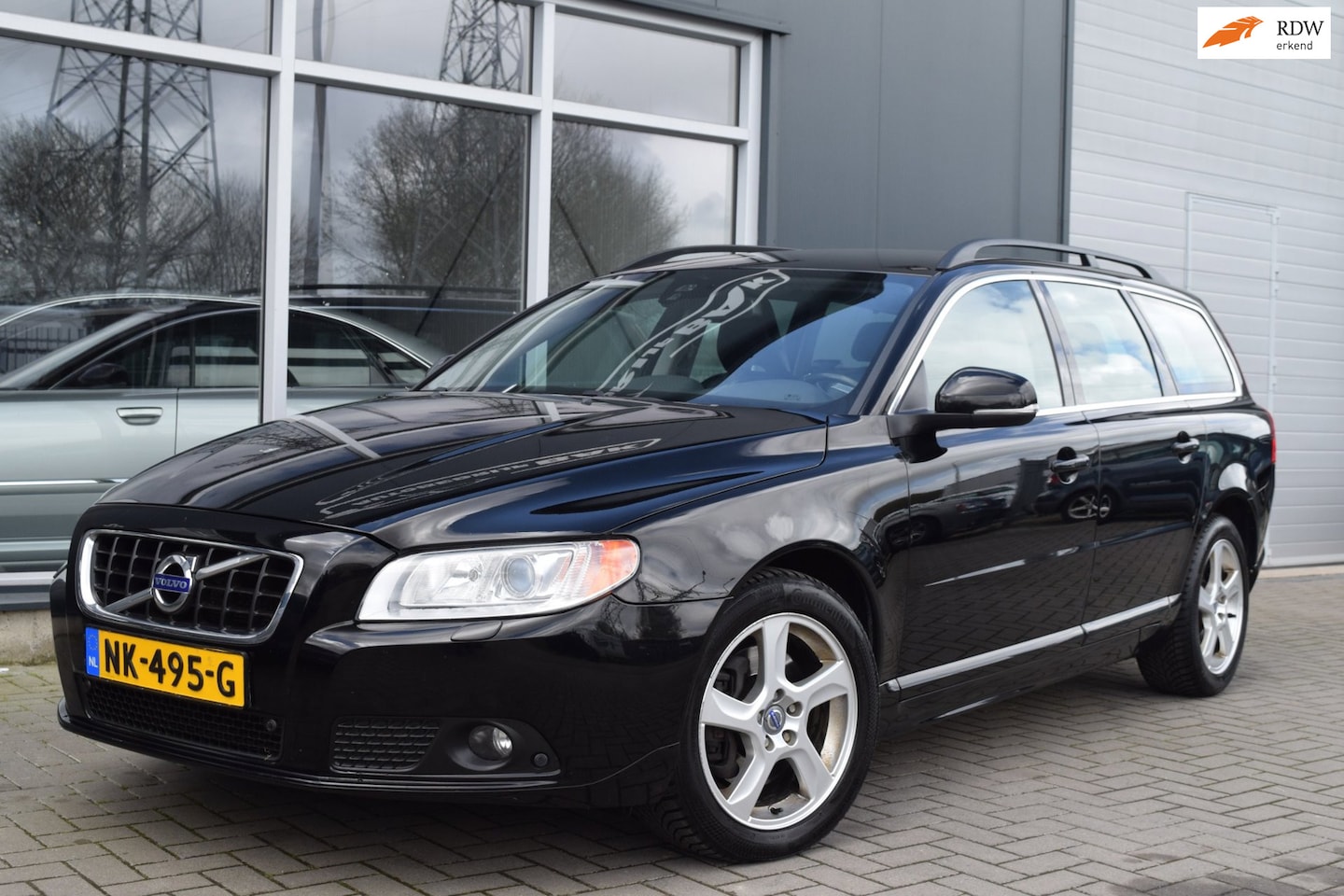 Volvo V70 - 2.0 D4 Summum | Automaat | Xenon | APK 12-2026 - AutoWereld.nl