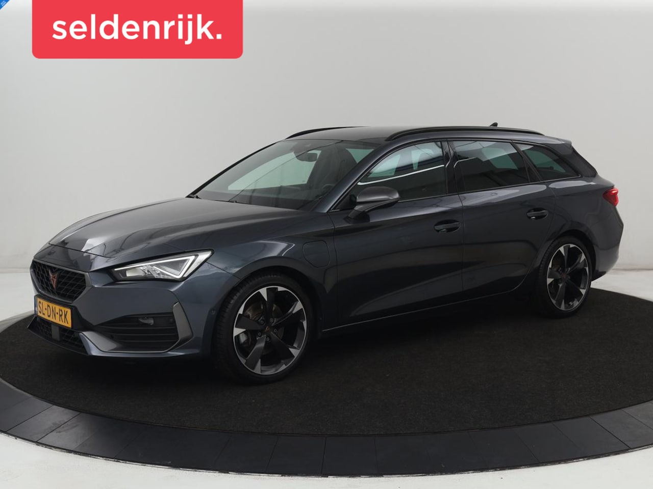 CUPRA Leon - 1.4 e-Hybrid | Stoelverwarming | Adaptive cruise | Camera | Half leder | Navigatie | Keyle - AutoWereld.nl