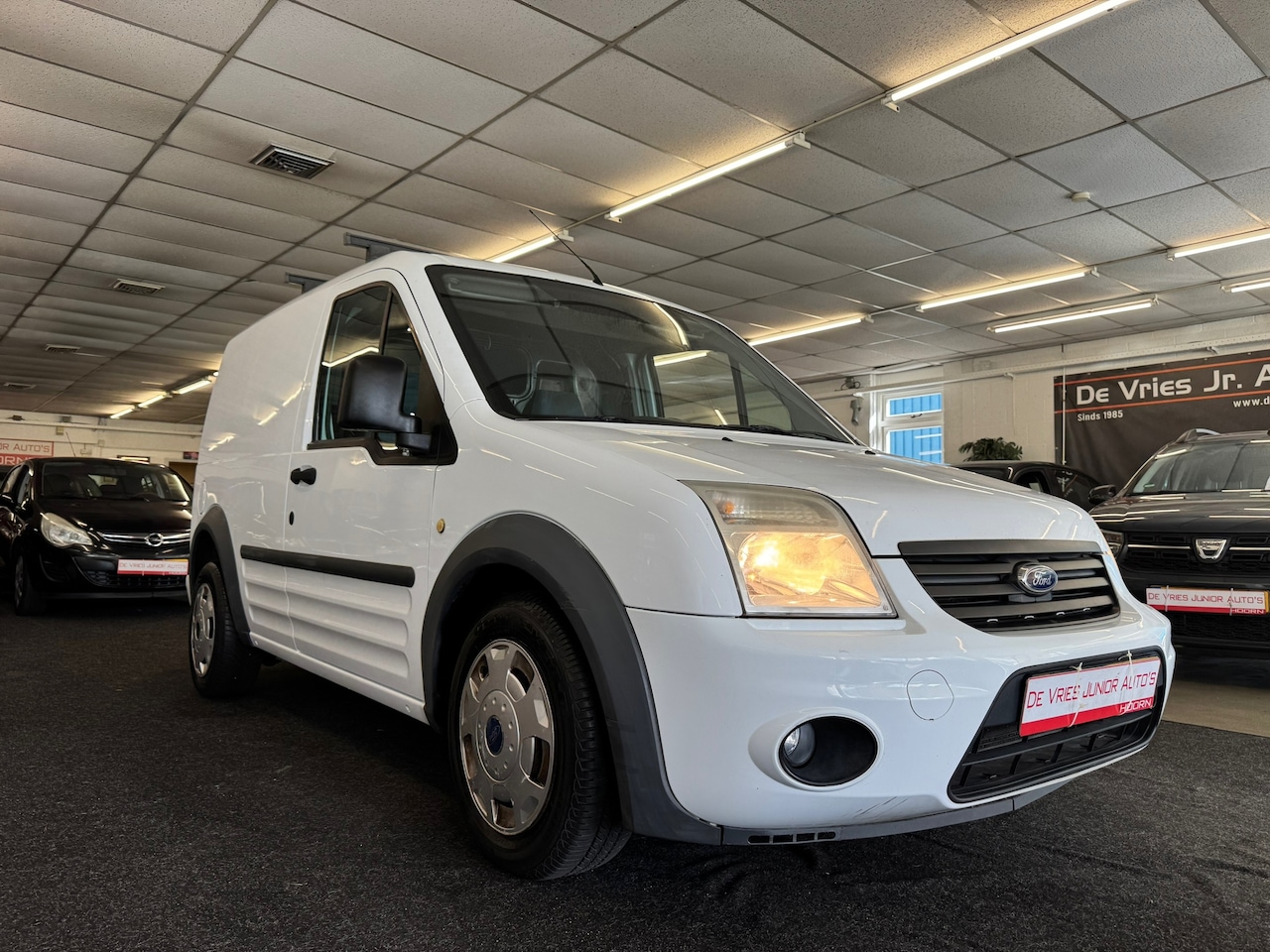 Ford Transit Connect - T200S 1.8 TDCi Trend. Nwe apk, airco, trekhaak, BT en meer! - AutoWereld.nl