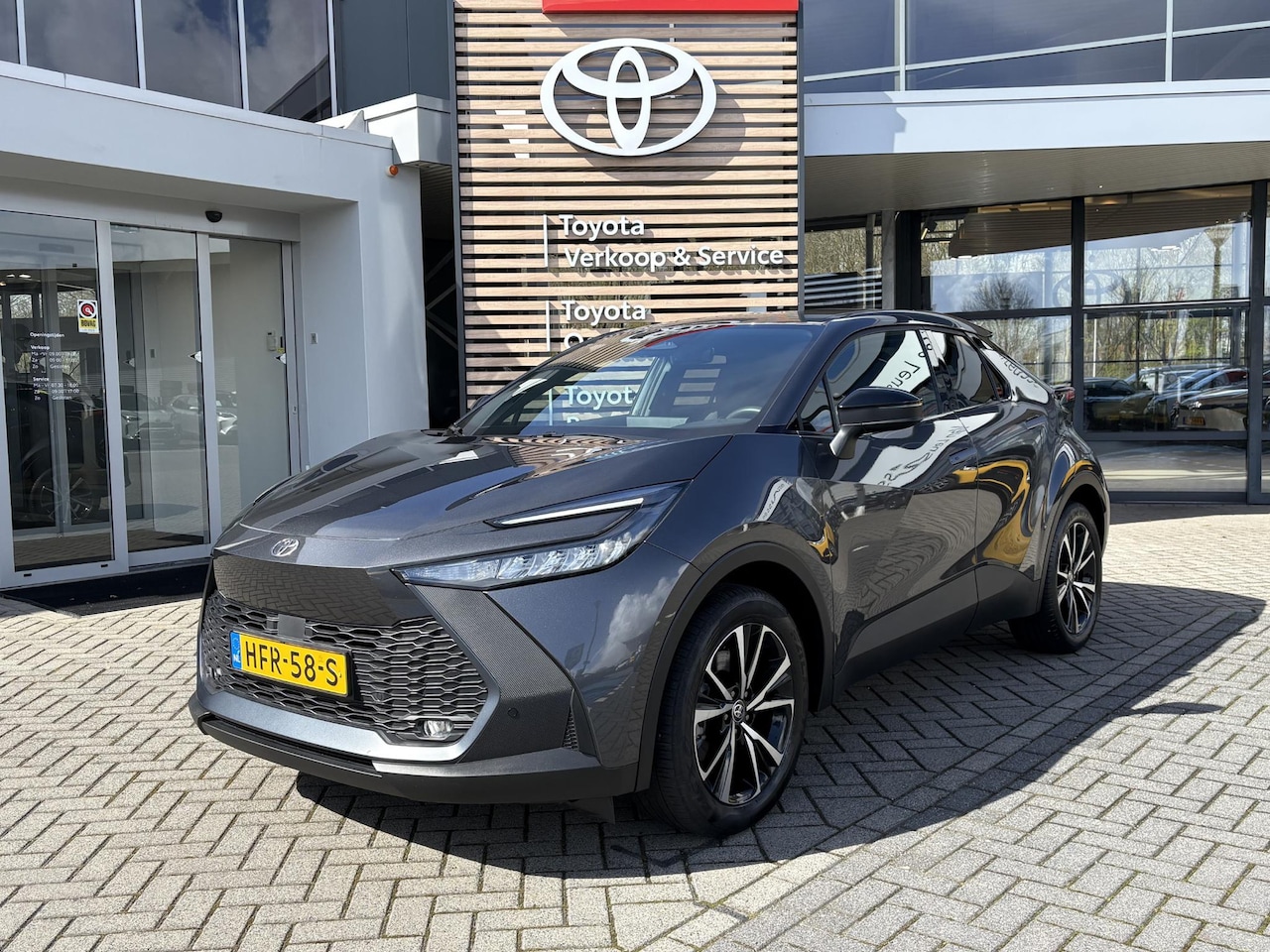 Toyota C-HR - 2.0 PHEV 220 DYNAMIC PARK-SENSOREN BLIND-SPOT STOELVERW CAMERA AD-CRUISE APPLE/ANDROID LMV - AutoWereld.nl
