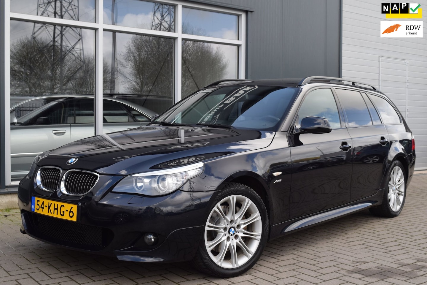 BMW 5-serie Touring - 525xi Business Line Edition II | Automaat | Pano | Leder | APK 3-2027 - AutoWereld.nl