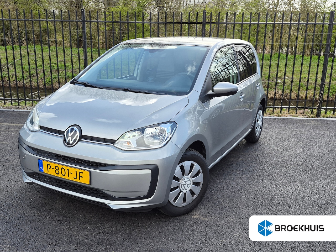 Volkswagen Up! - 1.0 65Pk | Achteruitrijcamera | Cruise control | airco automatisch | DAB | Parkeersensor a - AutoWereld.nl