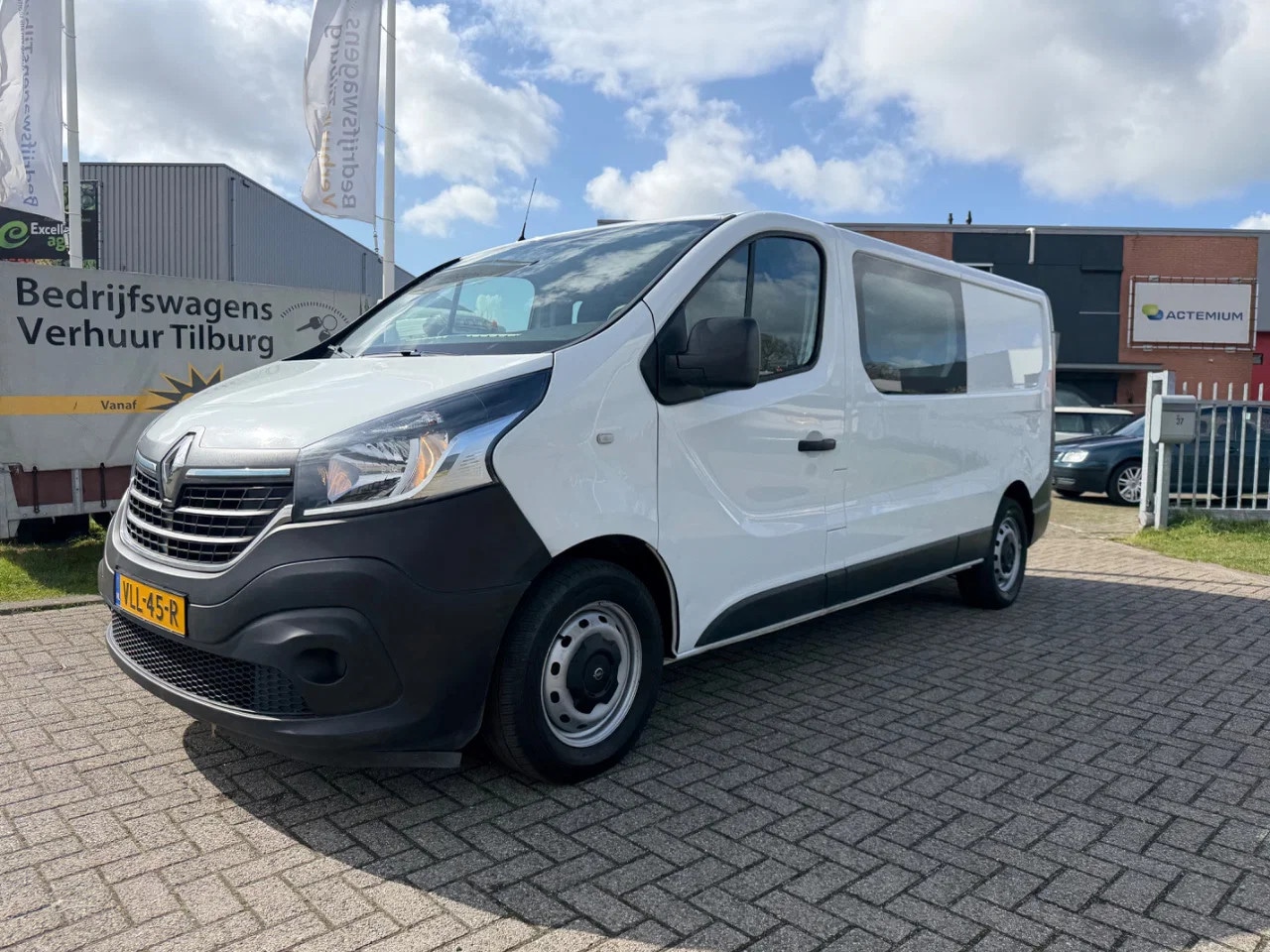 Renault Trafic - 2.0 dCi 120 T29 L2H1 Double Cab - AutoWereld.nl