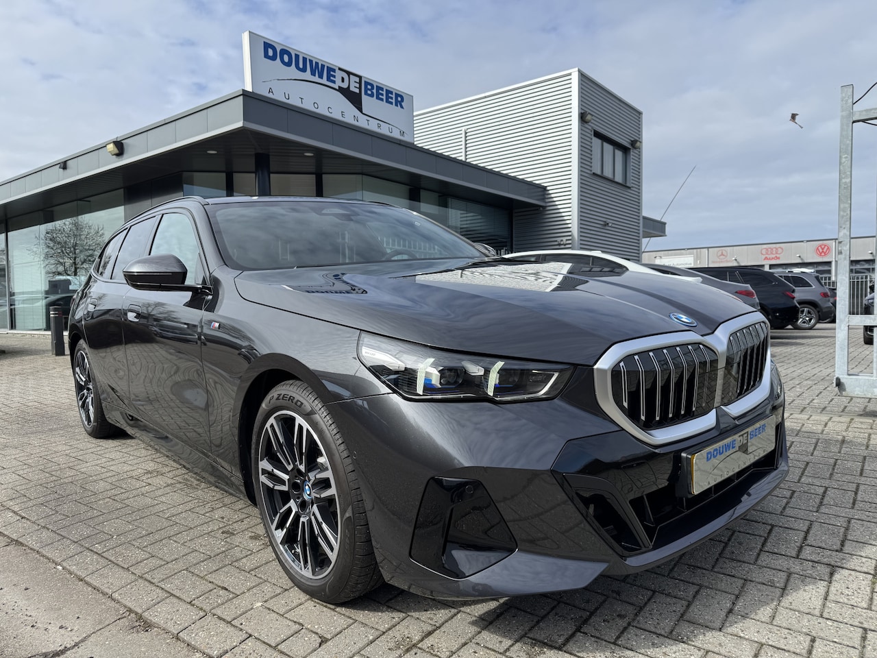 BMW 5-serie Touring - 530e xDrive M Sport Trekhaak | Stuurverw. | Harman Kardon | Adapt. Cruise - AutoWereld.nl
