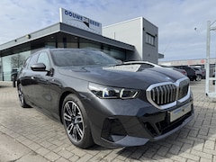 BMW 5-serie Touring - 530e xDrive M Sport Trekhaak | Stuurverw. | Harman Kardon | Adapt. Cruise