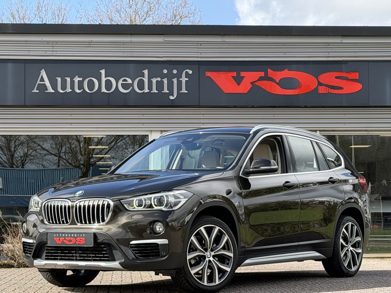 BMW X1 - sDrive20i | Leder | Memory | Camera | HUD | Trekhaak - AutoWereld.nl