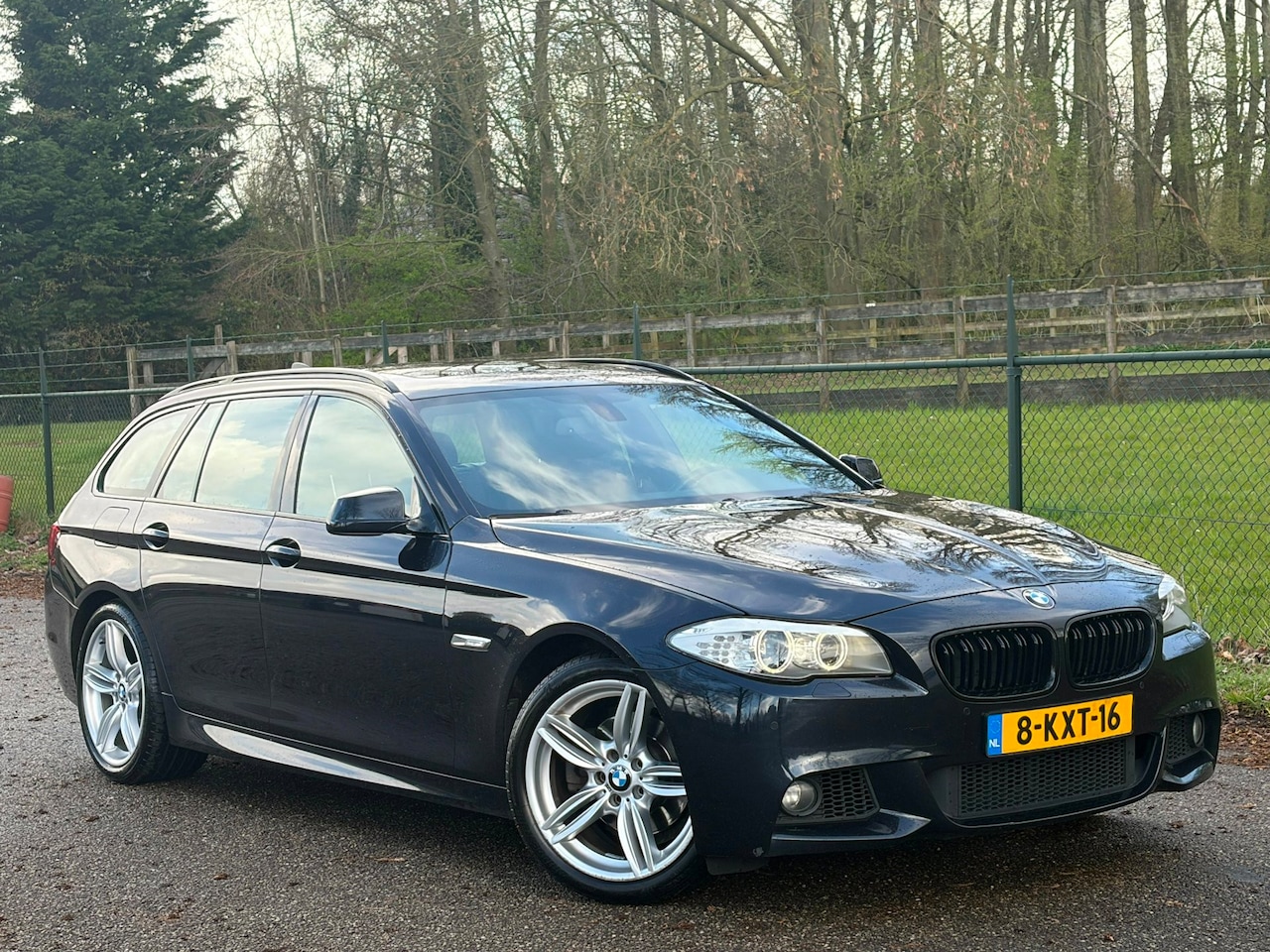 BMW 5-serie Touring - 520i /M-pakket/Xenon/Pano/Navi/Automaat/ - AutoWereld.nl