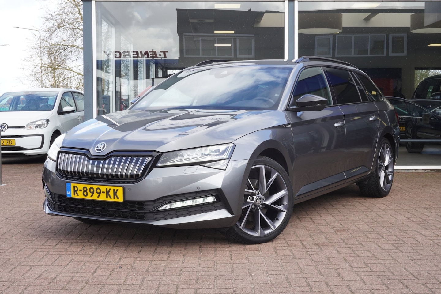 Skoda Superb Combi - 1.4 TSI iV Sportline Business Automaat | Vol opties | Elek.pakket | Camera |LM velgen | In - AutoWereld.nl