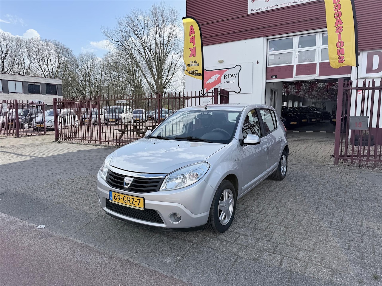 Dacia Sandero - 1.6 MPI 90 Lauréate - AutoWereld.nl