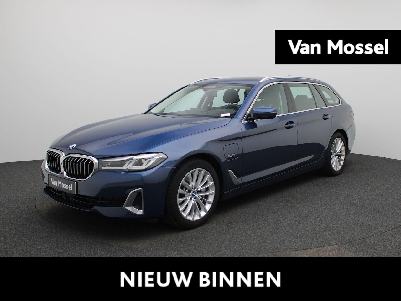 BMW 5-serie Touring - 520e 150kW | PANORAMADAK | ACHTERUITRIJCAMERA 360° | LEDER INTERIEUR | GROOT NAVIGATIE | C - AutoWereld.nl