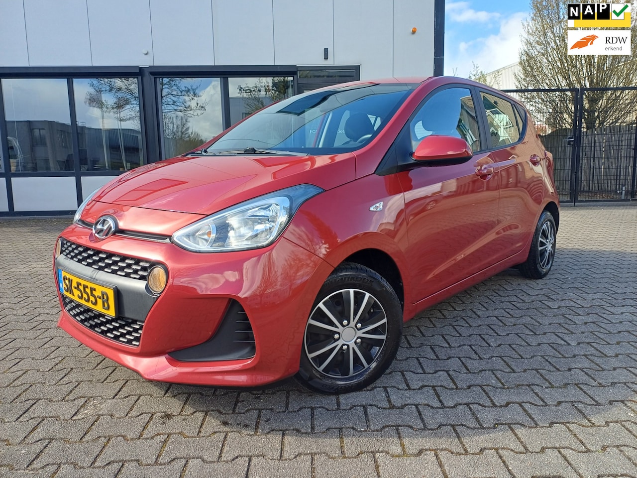 Hyundai i10 - 1.0i Comfort NAVI/PDC/AIRCO/CRUISE - AutoWereld.nl