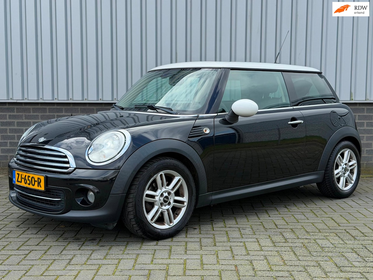 MINI Cooper - Mini 1.6 Salt |Navi|Pano|Airco|PDC|Leder| - AutoWereld.nl