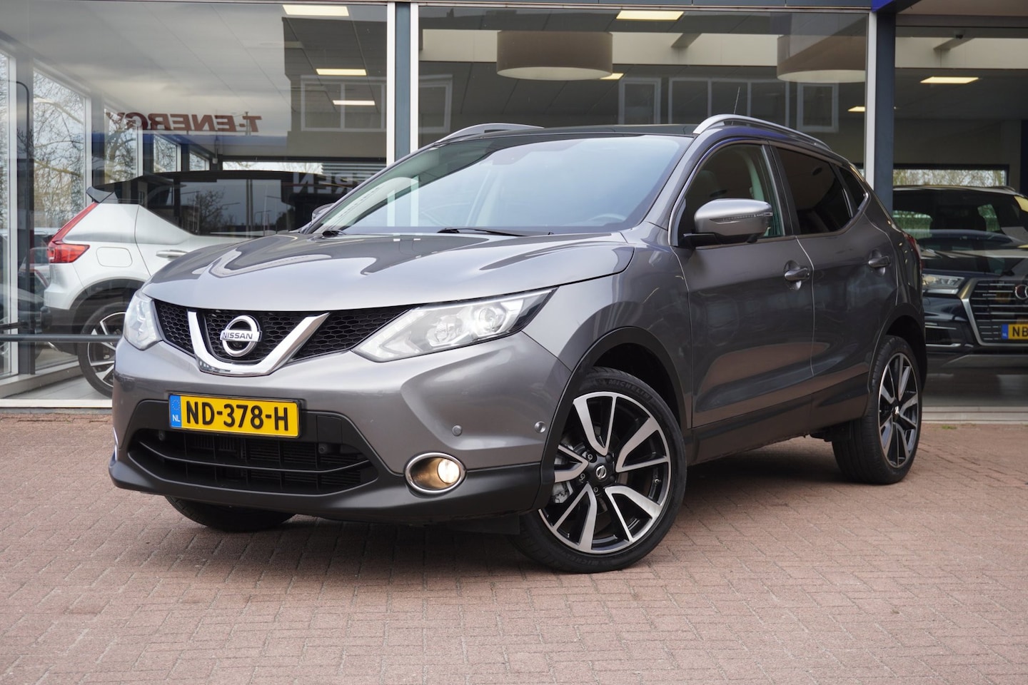 Nissan Qashqai - 1.2 Tekna | Airco | Navigatie | Panodak | LM velgen | Elek. pakket | Trekhaak | Inruil mog - AutoWereld.nl