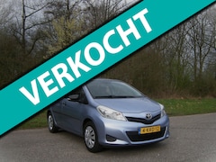 Toyota Yaris - 1.0 VVT-i Comfort . 5 Deurs . Airco . Elec ramen en spiegels . Trekhaak . enz