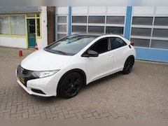 Honda Civic - 1.8 Lifestyle black edition met een set winterbanden
