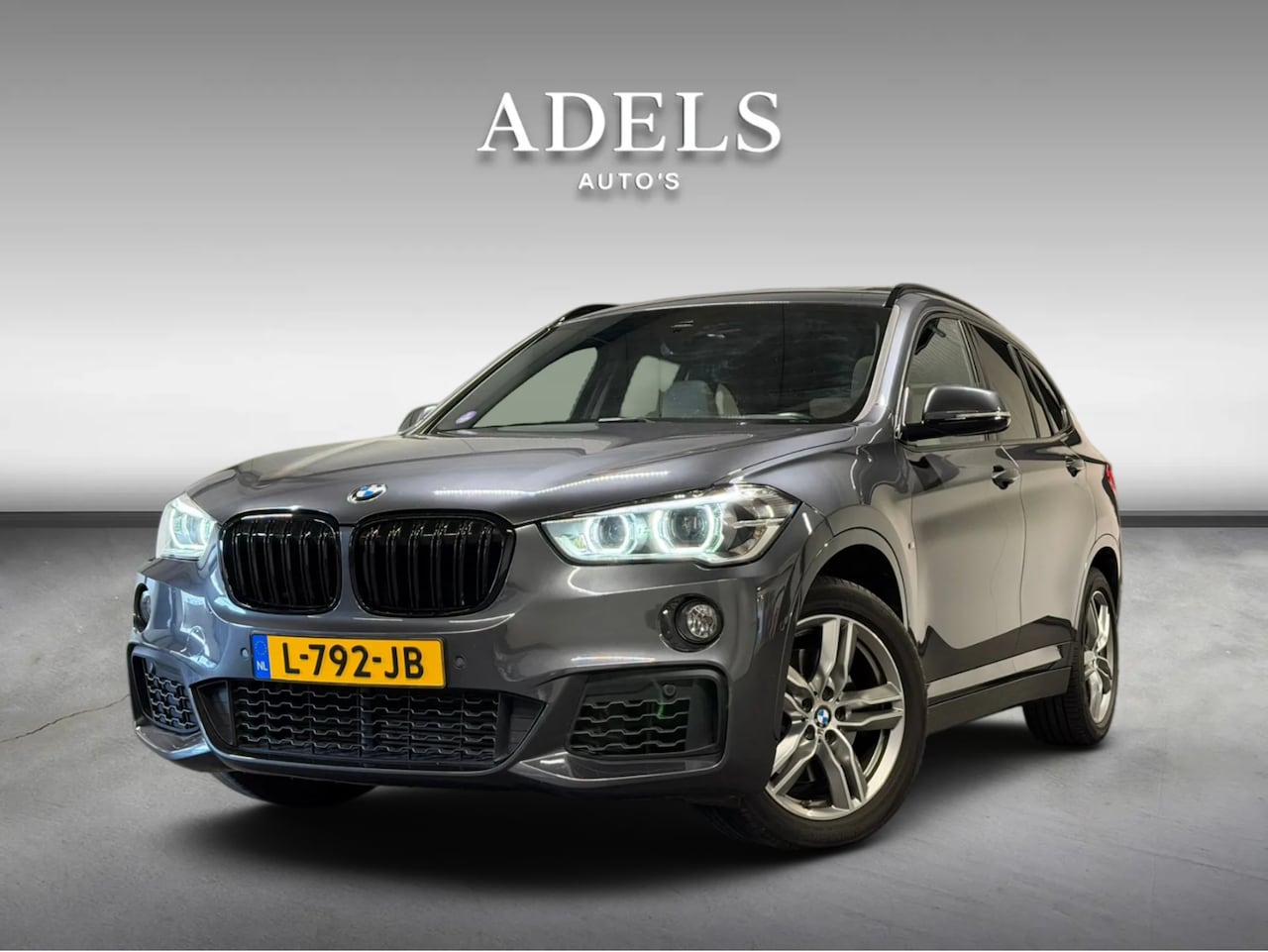 BMW X1 - sDrive20i High Executive M Sport Panodak Leder Led Trekhaak - AutoWereld.nl