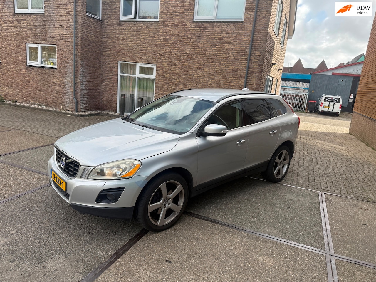 Volvo XC60 - 2.4D Momentum 2.4D Momentum ((( automaat ))) - AutoWereld.nl
