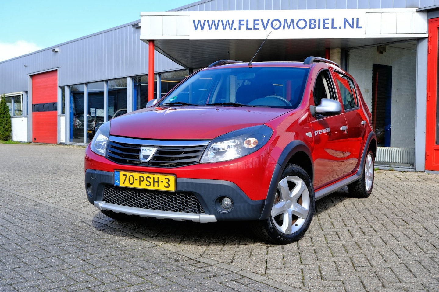 Dacia Sandero Stepway - 1.6 5-drs Airco|Trekhaak - AutoWereld.nl