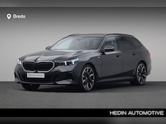 BMW 5-serie Touring - 550e xDrive | M-Sportremsysteem Rot | Iconic Glow exterieurpakket | Comfort Access | Harma