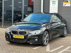 BMW 3-serie - 330e/M-PAKKET/PANO-DAK/XENON/DERLONDERHOUDEN/NL-AUTO NAP