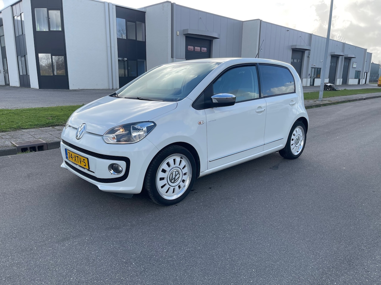 Volkswagen Up! - 1.0 high up! BlueMotion bj 2012 zeer nette staat 114 dkm - AutoWereld.nl