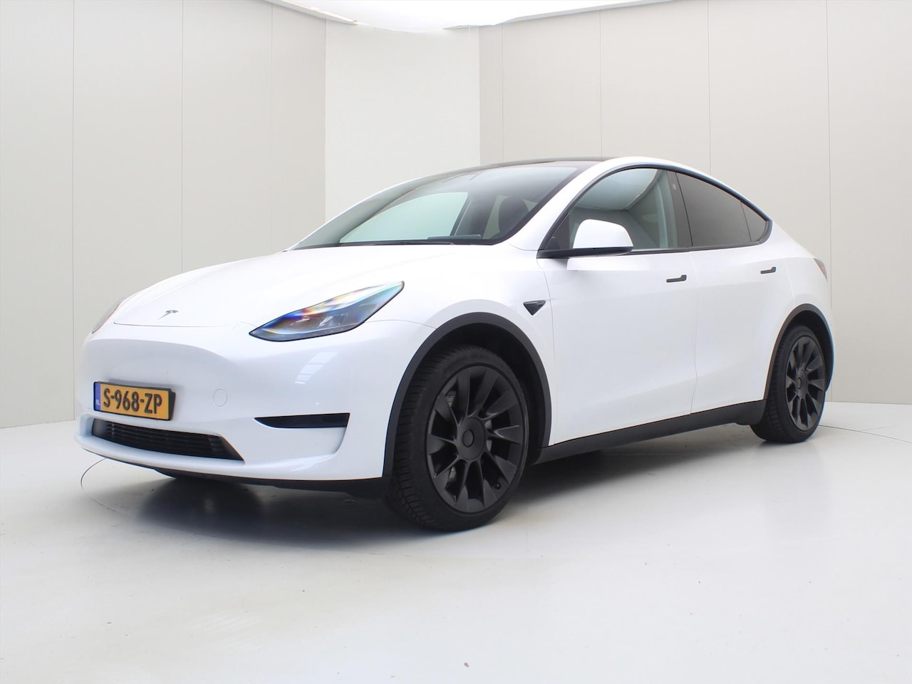 Tesla Model Y - Standard RWD Plus 351pk 94% SoH [ LFP ACCU+AUTOPILOT+20 INCH+PREMIUM AUDIO ] - AutoWereld.nl