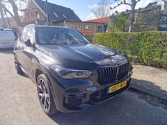 BMW X5 - 45e xDrive High Executive M-Sport Pano Laser Trekhaak BTW Merino Individual Beige leer