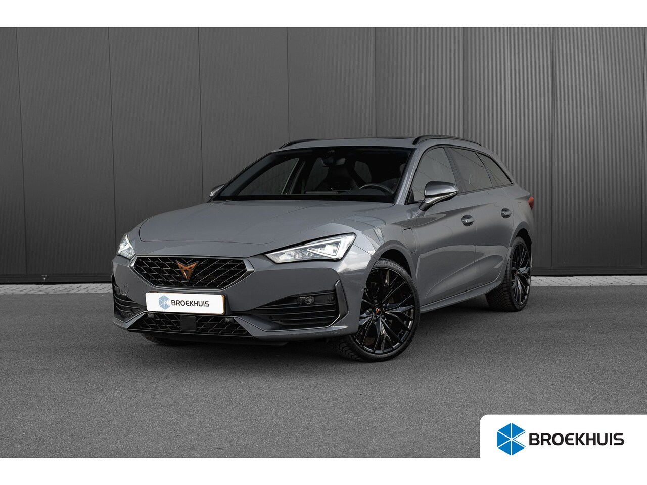 CUPRA Leon Sportstourer - 1.4 e-Hybrid 245pk VZ Performance | Panoramadak | Camera | Dodehoekdetectie | Stoel & Stuu - AutoWereld.nl