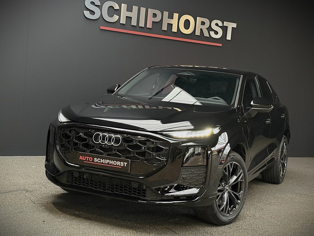 Audi Q3 Sportback - Sportback 2xS-line e-hybrid 272 PK s-edition Tech plus Matrix Full LED Black Optik - AutoWereld.nl