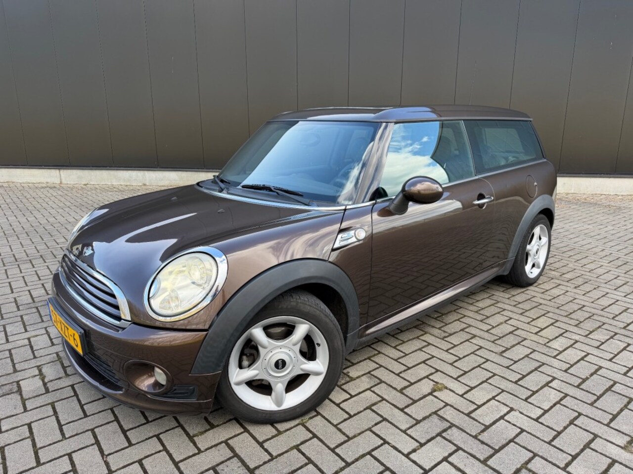 MINI Clubman - 1.6 COOPER CHILI / PANORAMA/ LEER inruilkoopje - AutoWereld.nl