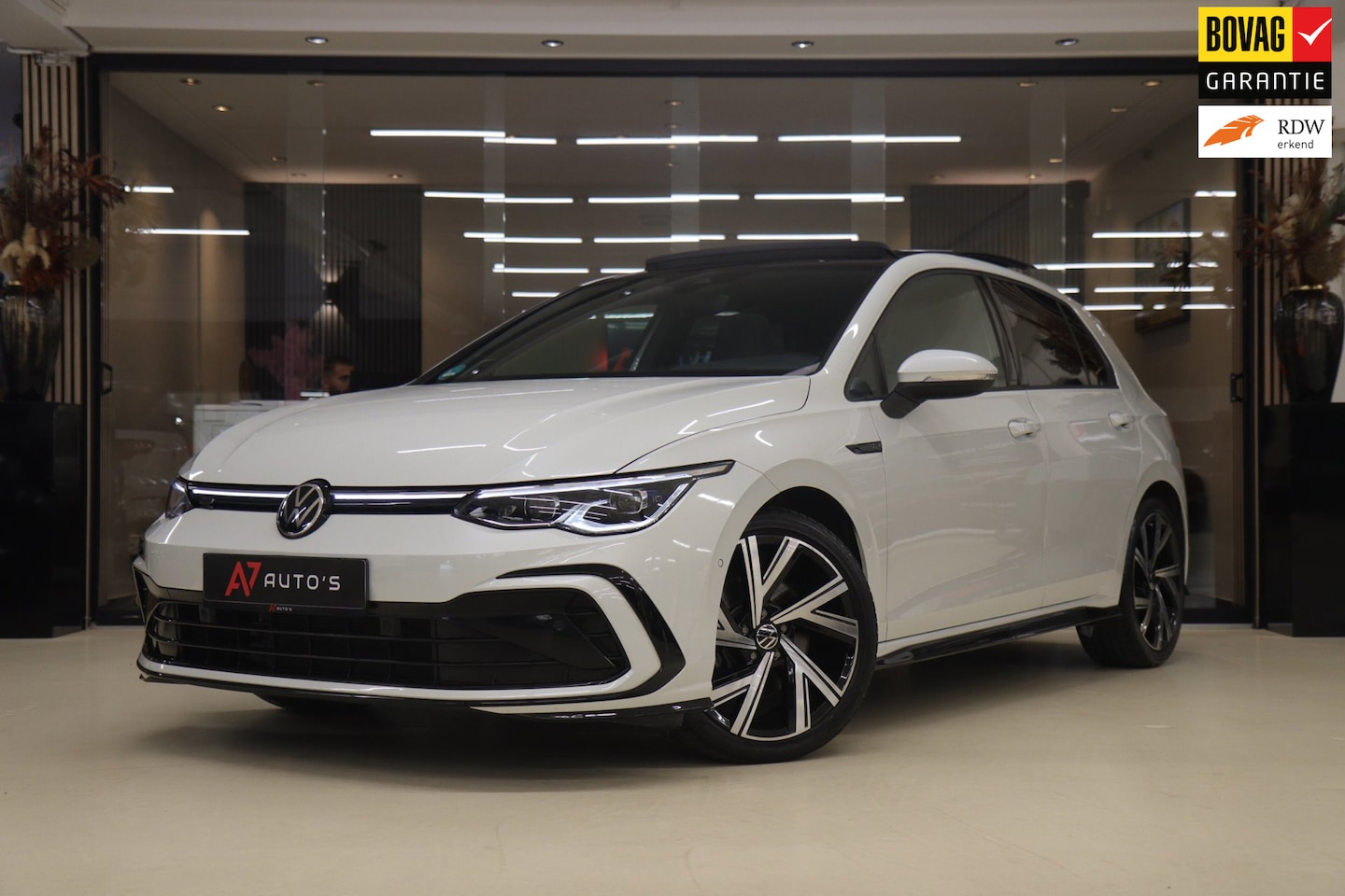 Volkswagen Golf - 1.5 eTSI R-Line 3XR-LINE /PANO/H&K/CAM/CARPLAY/BOMVOL - AutoWereld.nl