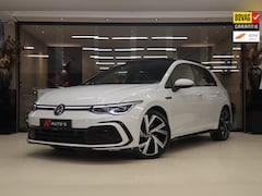 Volkswagen Golf - 1.5 eTSI R-Line 3XR-LINE /PANO/H&K/CAM/CARPLAY/BOMVOL