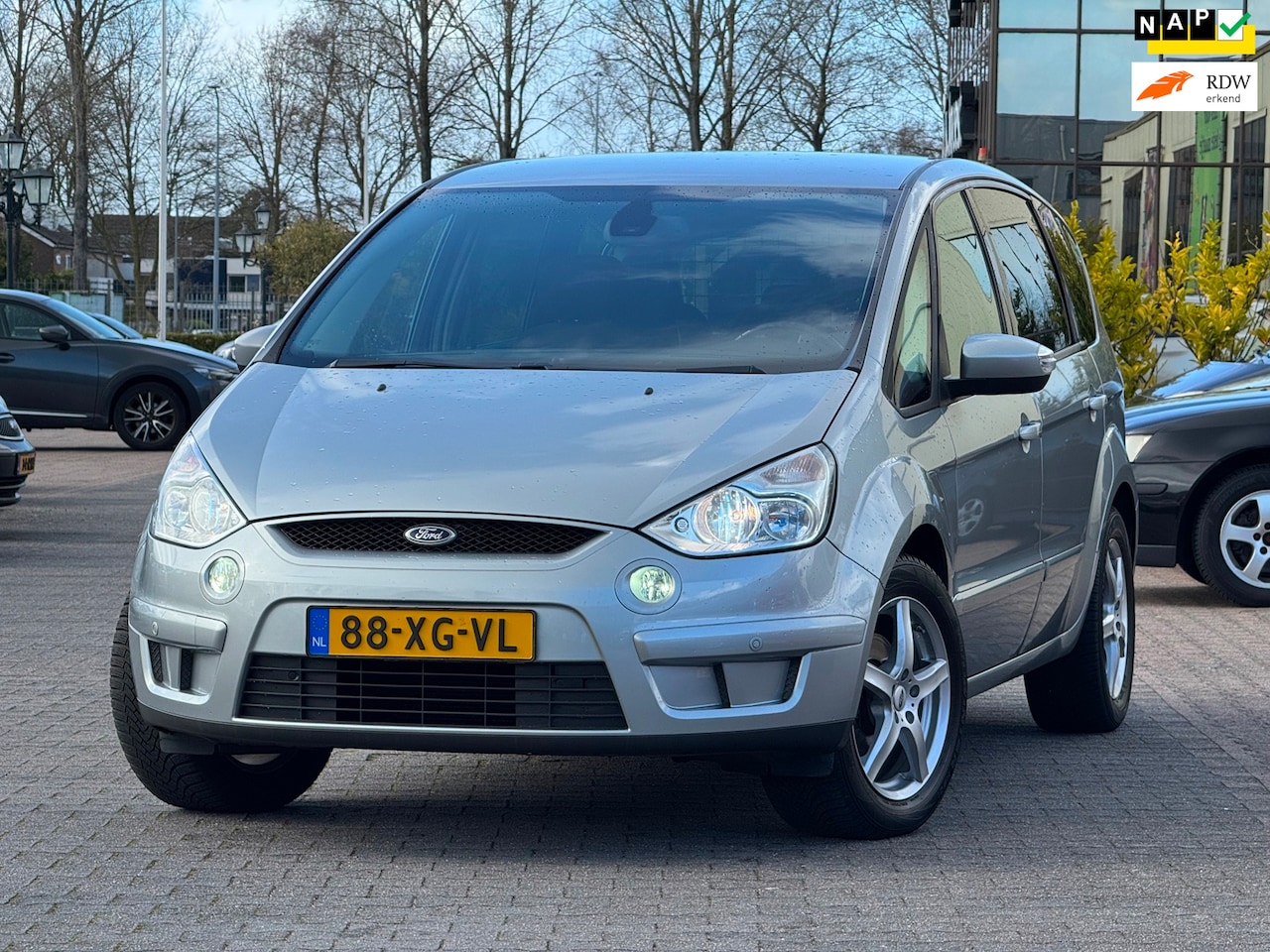Ford S-Max - 2.0-16V | Navigatie | Elektrische voorstoelen | Bluethooth | Airco | Parkeersensoren | Cru - AutoWereld.nl
