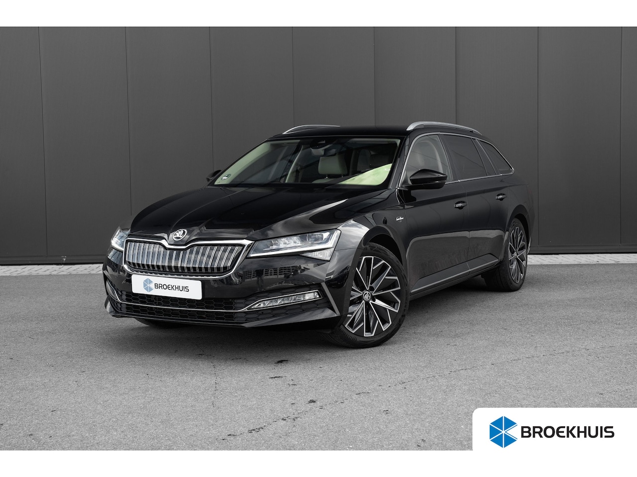 Skoda Superb Combi - 1.4 TSI iV 218 PK Laurin & Klement Achteruitrijcamera | Trekhaak | Adaptive cruise control - AutoWereld.nl