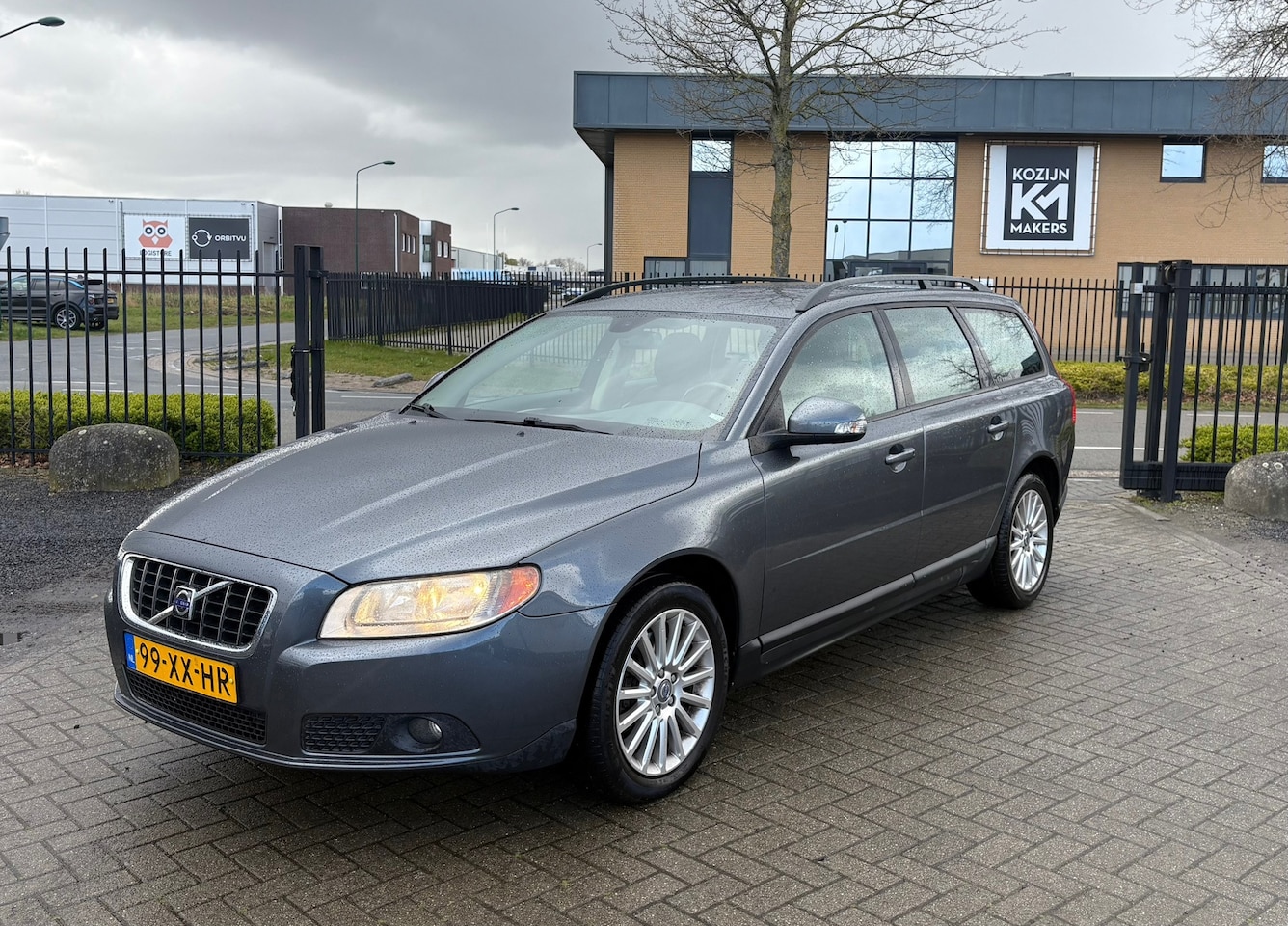 Volvo V70 - 2.4D Kinetic | Climate | Cruise | Trekhaak - AutoWereld.nl