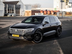 Volkswagen Touareg - 3.0 V6 TDI 286PK R-Line Grijs Kenteken Pano 22'' ABT ACC Matrix Virtual Dynaudio CarPlay S