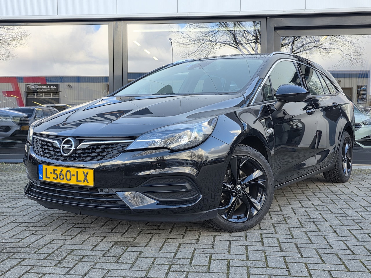 Opel Astra Sports Tourer - 1.2 Business Elegance + KEYLESS + ALCANTARA LEER + CAMERA + KLIMA - AutoWereld.nl