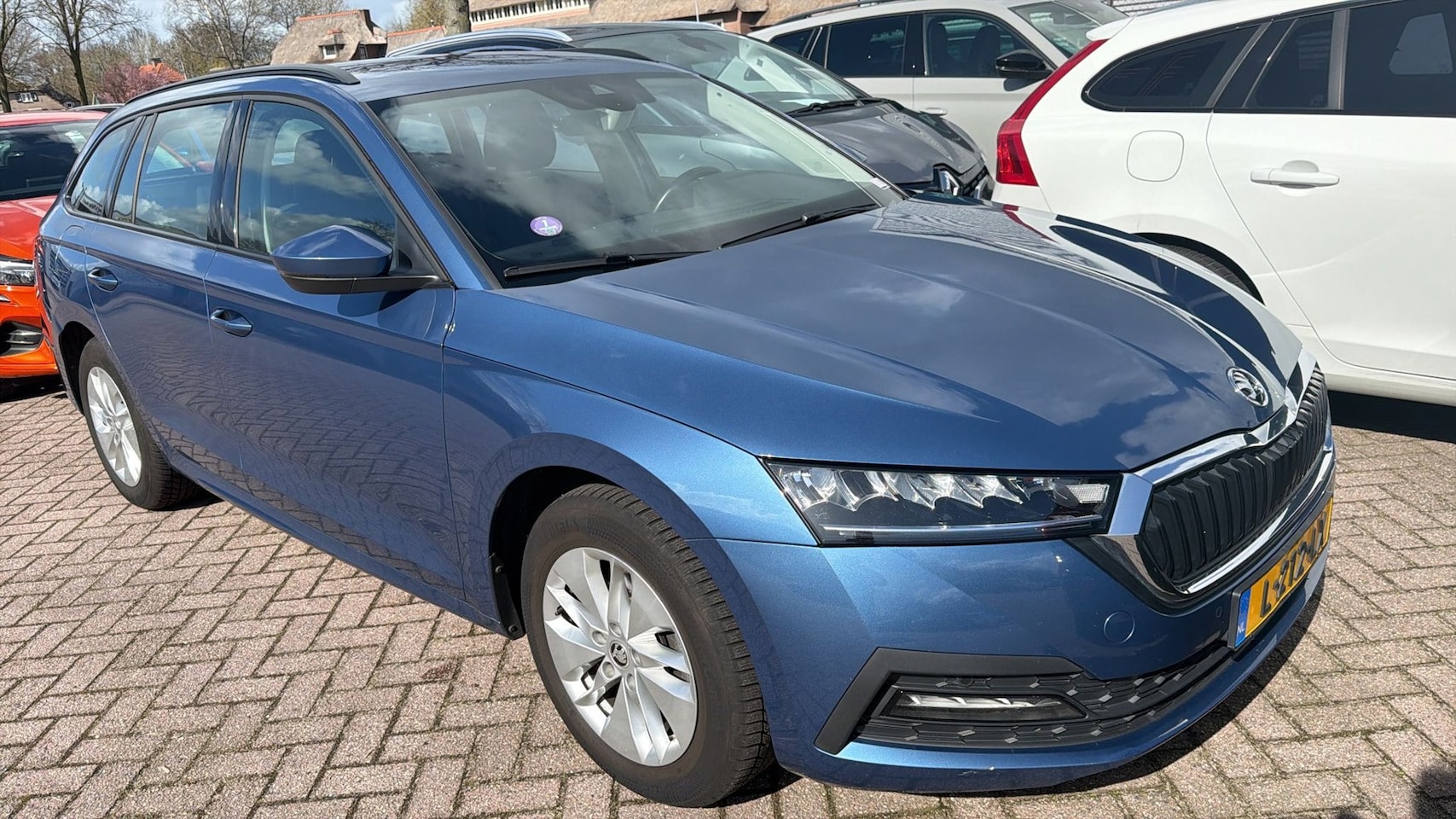 Skoda Octavia Combi - 1.0 TSI Business Edition | Airco | Navigatie | Elek. Pakket | Vol opties | CarPlay | Inrui - AutoWereld.nl