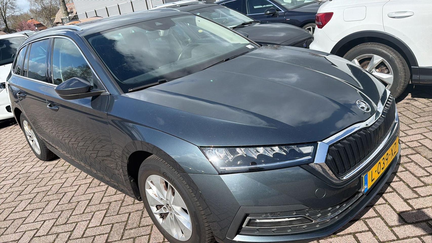 Skoda Octavia Combi - 1.0 TSI Business Edition Airco | CarPlay | Elek. Pakket | Donkerglas| Inruil mogelijk - AutoWereld.nl