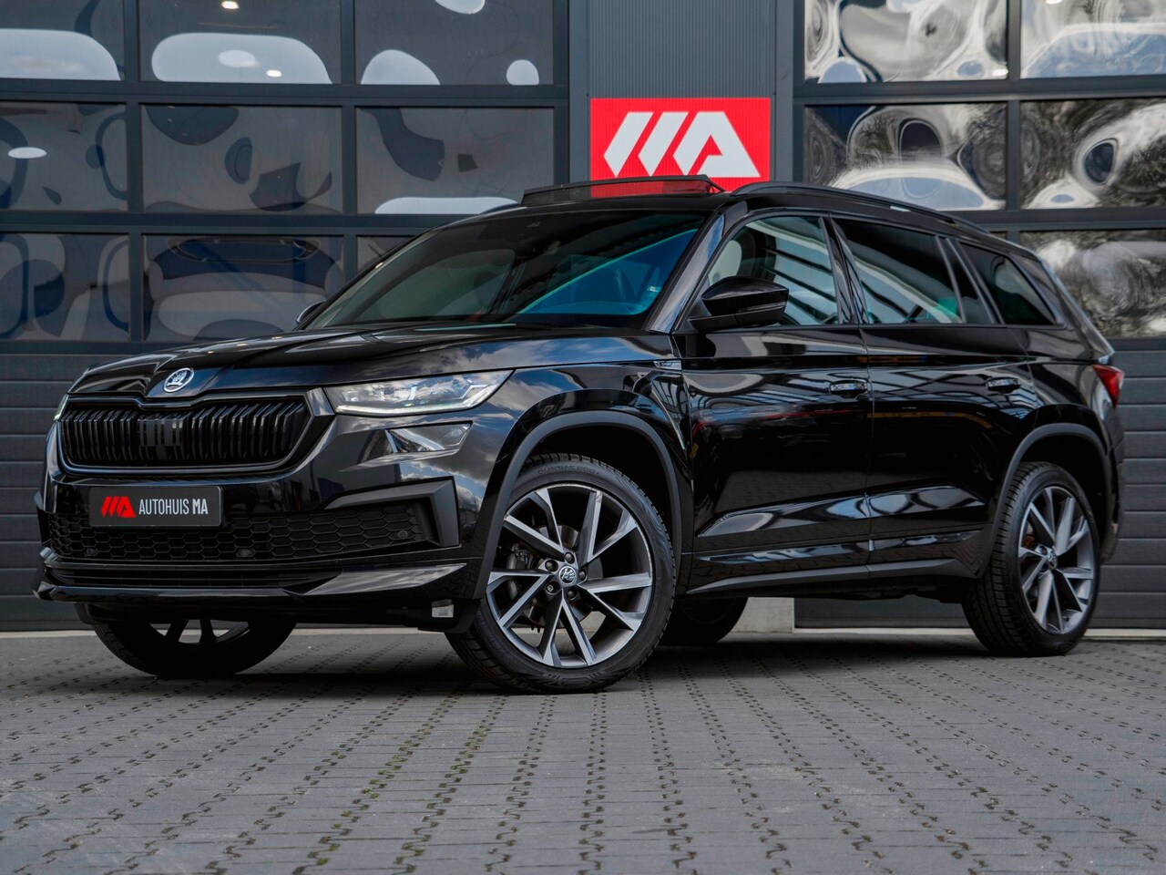Skoda Kodiaq - 1.5 TSI Sportline Business Panoramadak|Trekhaak|Stoelverwarming|Memory|Camera - AutoWereld.nl