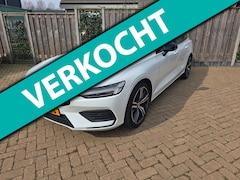 Volvo V60 - 2.0 B3 Momentum Advantage Leer, Trekhaak, Camera