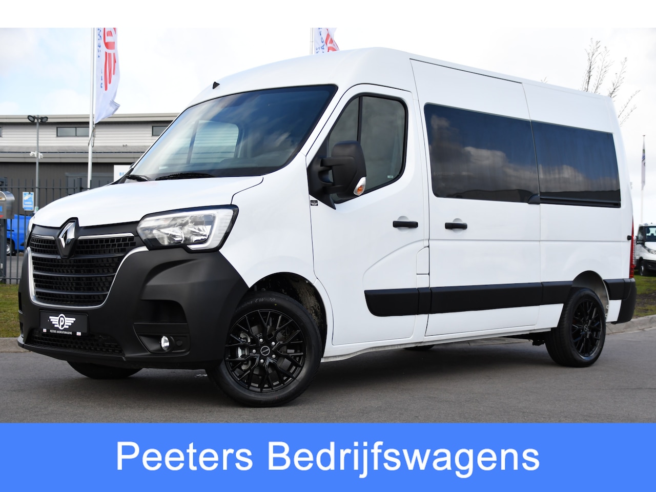 Renault Master - T35 2.3 dCi 180 L2H2 DC PB Edition Camera, Cruise, Carplay, LED, 2 x Schuifdeur, Multimedi - AutoWereld.nl