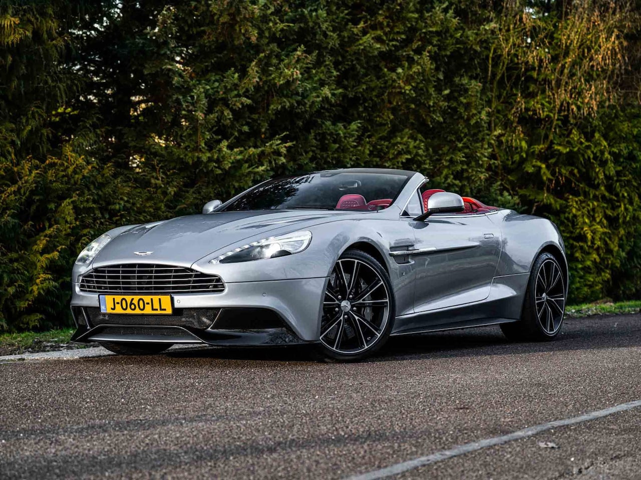 Aston Martin Vanquish Volante - 6.0 V12 Touchtronic 2+2 - AutoWereld.nl