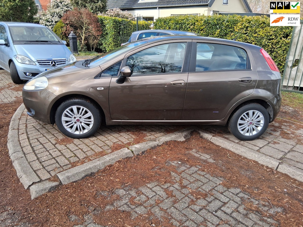 Fiat Grande Punto - 1.4 Edizione Lusso airco trekhaak - AutoWereld.nl